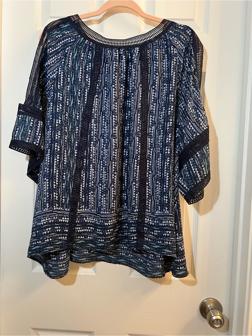 🦋 new directions Navy & White Patterned Short Sleeve Tunic with  lace trim large
